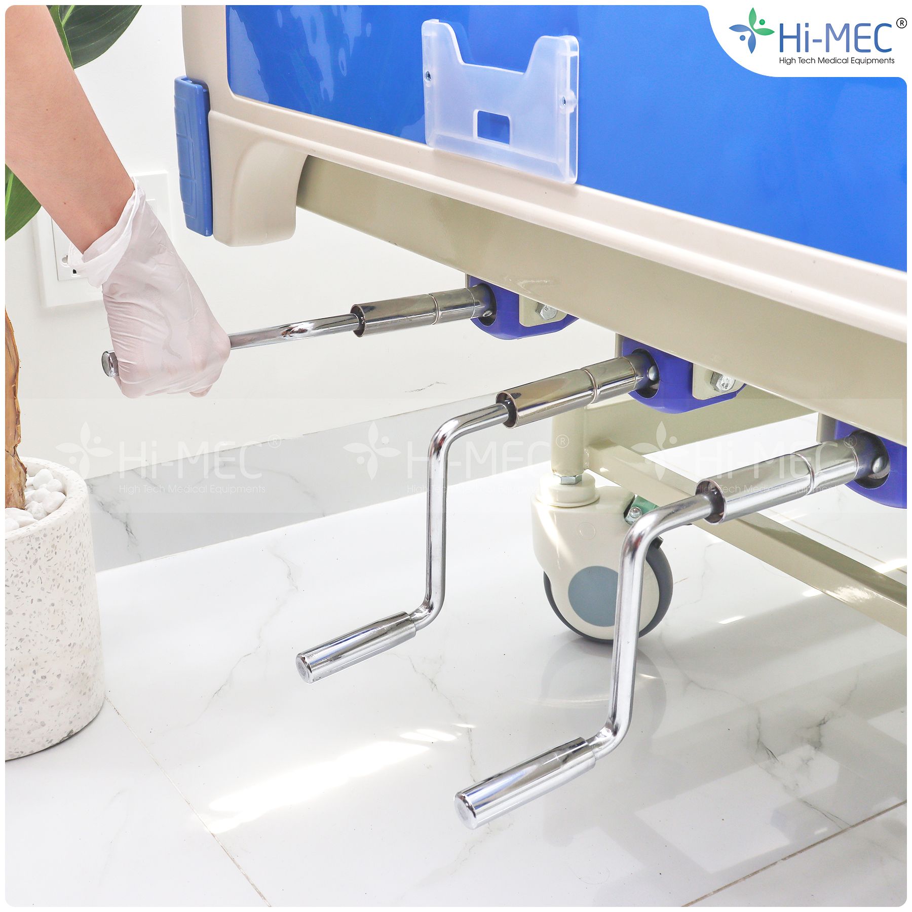 Giường bệnh nhân chỉnh cơ 3 tay quay Hi-MEC HMHB-1030